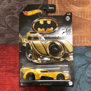 🛍️5/$20🛍️BNIB HOTWHEELS Batmobile 🦇